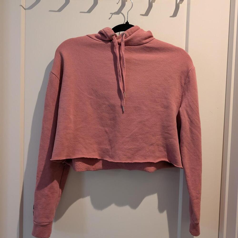 Pink cropped hoodie from H&M in a US S #cropped #hm